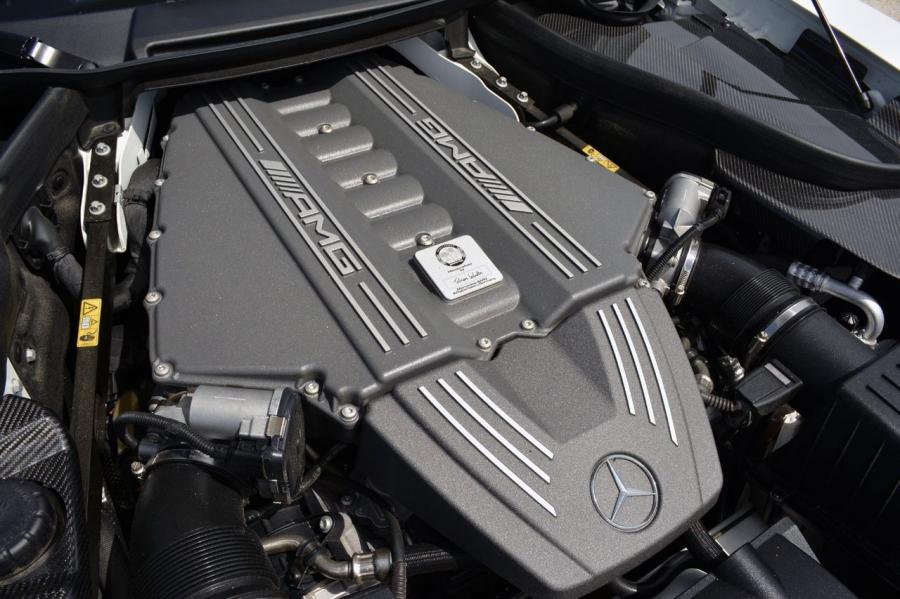  Mercedes-Benz SLS AMG GT Roadster 2013 года  (фото 2 из 37)